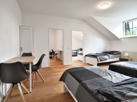 60 Betten ganzes Haus oder Apartments + Linz-Wels-Steyr-Umgebung mit Parkplatz, TOP Lage!