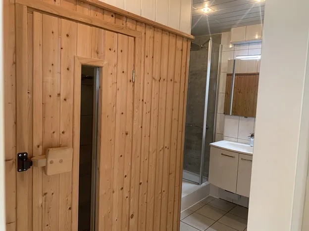Monteur- & Business-Appartement mit 2 Schlafzimmern & 3 Betten- für 4 Personen am BAYER-KREUZ -Sauna & Dachterrasse - 4tes OG - kein Lift -