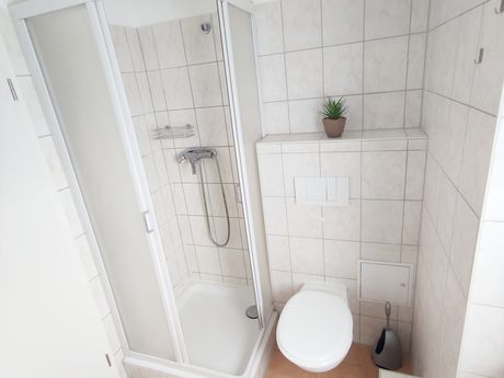 53721 Groitzsch - Saubere Wohnung mit kompletter Ausstattung für Monteure, Arbeiter und Berufspendler mit 2 Zimmern