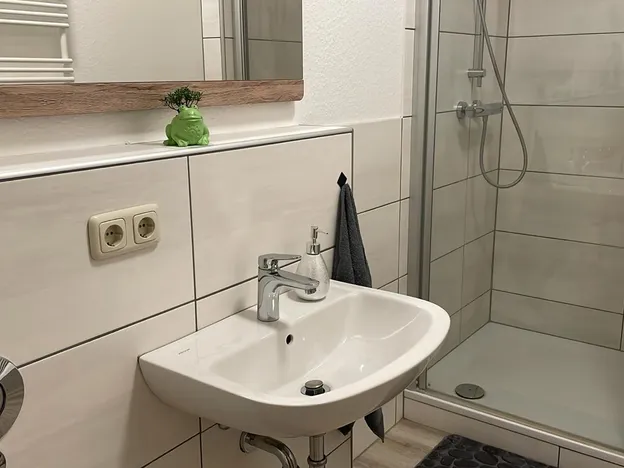 Monteur Unterkünfte Wohnung oder Haus eigene Küche Bad Wifi 1-15 Personen