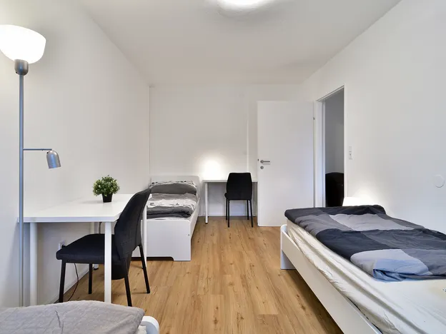 60 Betten ganzes Haus oder Apartments + Linz-Wels-Steyr-Umgebung mit Parkplatz, TOP Lage!