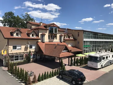 Hotel Dworek Tanie Noclegi