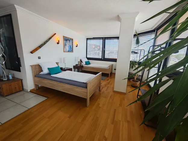Monteur- & Business-Appartement mit 2 Schlafzimmern & 3 Betten- für 4 Personen am BAYER-KREUZ -Sauna & Dachterrasse - 4tes OG - kein Lift -