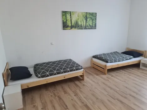 Momteurzimmer Apartmentam Bahnsteig