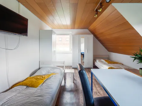 Komfortable Unterkunft (ganzes Haus) direkt an der A8 - 7