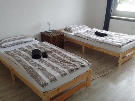 LuettHus.de Neumünster 2 mal 4 Betten - 2