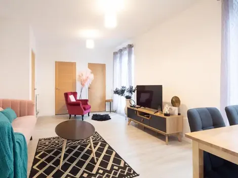 Quartz Apartment