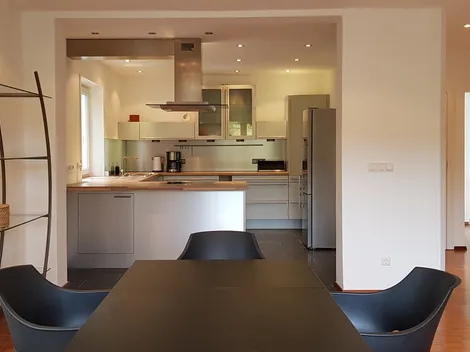 TINOsHOME 3 Große Wohnung mit Terrasse für bis zu 9 Personen