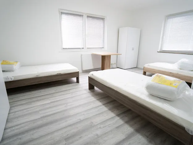 2 frisch renovierte Wohnungen mit schönem Garten und super Anbindung