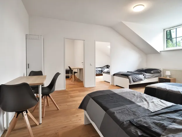 60 Betten ganzes Haus oder Apartments + Linz-Wels-Steyr-Umgebung mit Parkplatz, TOP Lage!