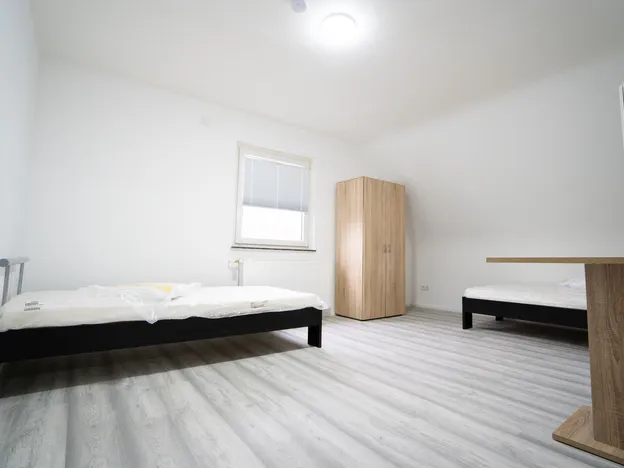 2 frisch renovierte Wohnungen mit schönem Garten und super Anbindung