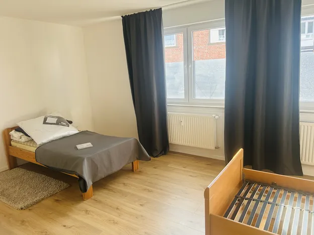 140 QM ERDGESCHOSS WOHNUNG 6-7 PERS. MONTEURE / MESSEGÄSTE ODER FERIENWOHNUNG
