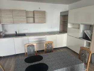 140 QM ERDGESCHOSS WOHNUNG 6-7 PERS. MONTEURE / MESSEGÄSTE ODER FERIENWOHNUNG