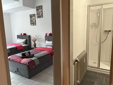 41539 Dormagen - Mina‘s Messe und monturwohnugen