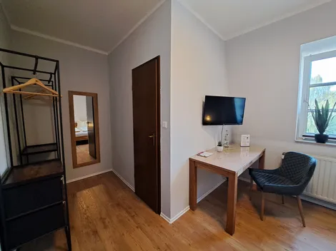 Hotel zum Hirsch - HOTEL & WOHNUNGEN für MONTEURE - Frühstück ab 6 Uhr - Selbstversorgerküche - 5