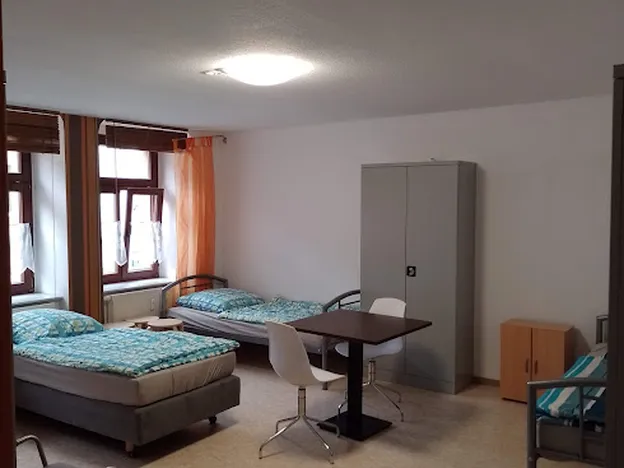 70 möblierte Zimmer / App. und Wohnungen