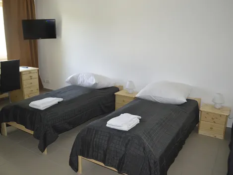 Zwei Raben Pension - 8