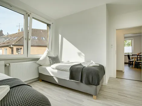 Monteurwohnung Mindestmietzeit: 3 Monate/ Fitter Apartment Minimum rental period: 3 months, 16 €