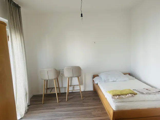 140 QM ERDGESCHOSS WOHNUNG 6-7 PERS. MONTEURE / MESSEGÄSTE ODER FERIENWOHNUNG