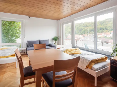 Komfortable Unterkunft (ganzes Haus) direkt an der A8