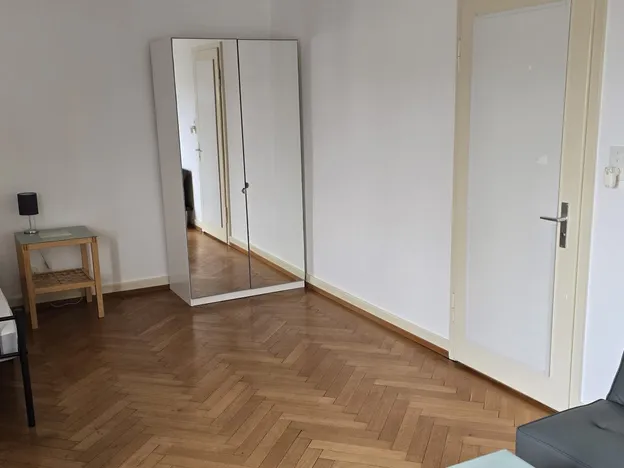 Schöne möblierte Zimmer in Nähe zum Bahnhof | Beautiful furnished rooms in shared flat near the train station