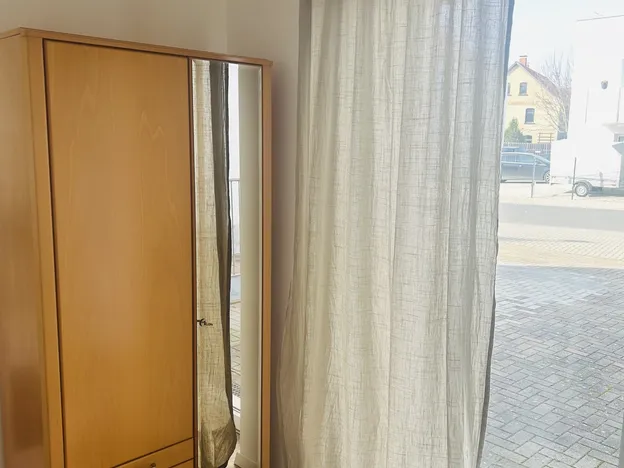 140 QM ERDGESCHOSS WOHNUNG 6-7 PERS. MONTEURE / MESSEGÄSTE ODER FERIENWOHNUNG