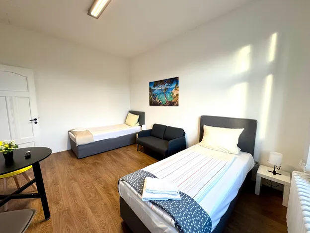 Mehrere Wohnung am Hansaring mit privaten Parkplätze auch für Transporter