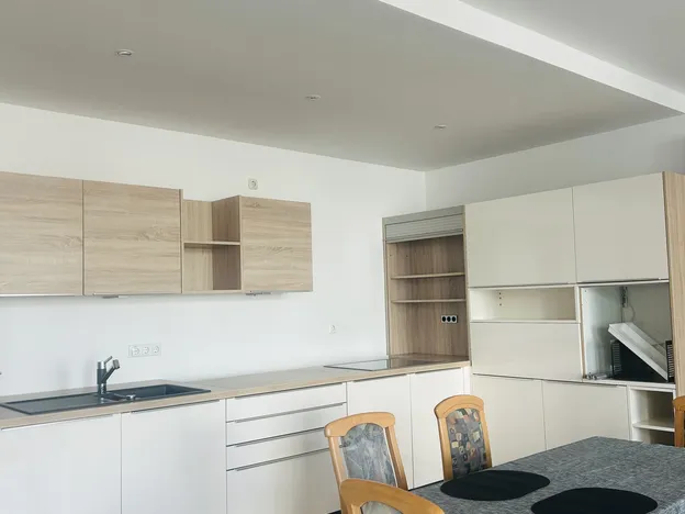 140 QM ERDGESCHOSS WOHNUNG 6-7 PERS. MONTEURE / MESSEGÄSTE ODER FERIENWOHNUNG