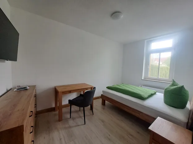Hotel zum Hirsch - HOTEL & WOHNUNGEN für MONTEURE - Frühstück ab 6 Uhr - Selbstversorgerküche