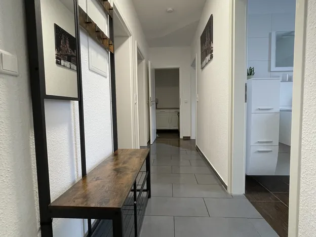4-Zimmer-Wohnung (ca. 90 qm), vollmöbliert und ausgestattet