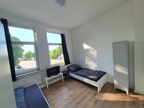 Monteurwohnungen direkt an der Schleuse Tel. 040244249168 - 2