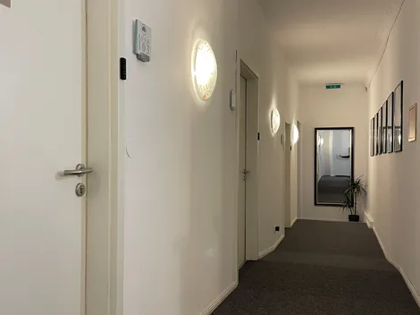 BASSWOODROOMS & APPARTMENTS  24/7 Telefonische Hotline - 7