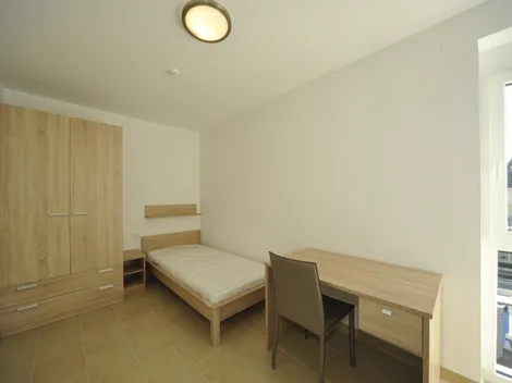 90+ Monteurzimmer in Villach, Einzelbetten, Parkplätze, WIFI, Küchen - 5