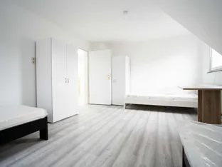 2 frisch renovierte Wohnungen mit schönem Garten und super Anbindung