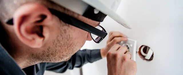 electrician-1080554_640